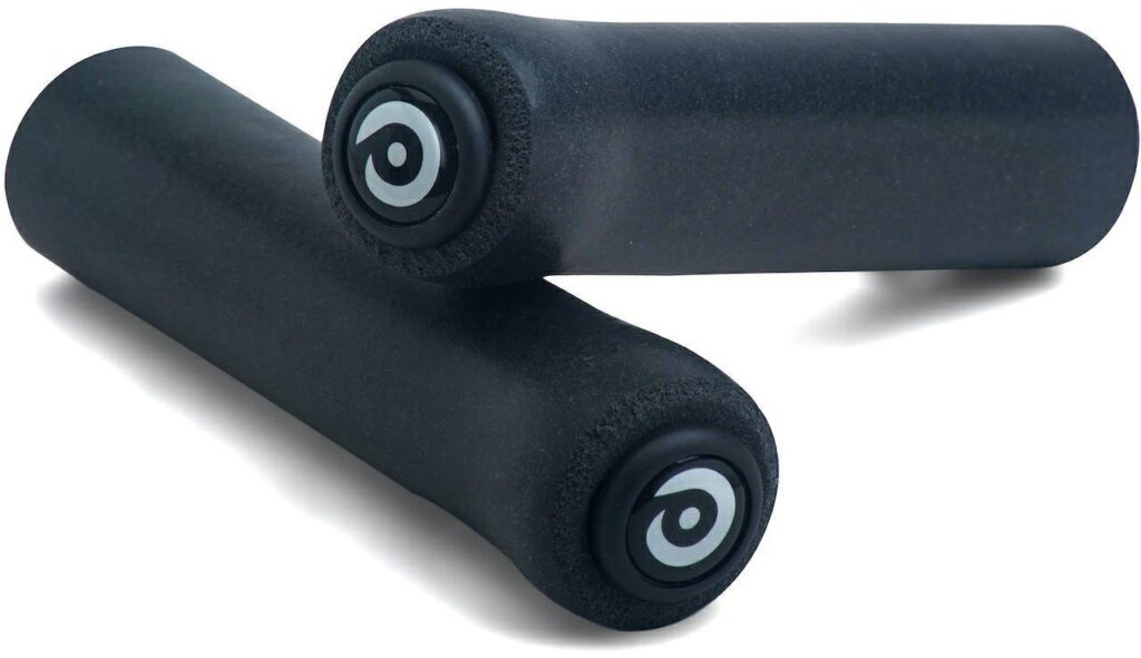 CHWYTY KIEROWNICY MOMUM SHAGGY