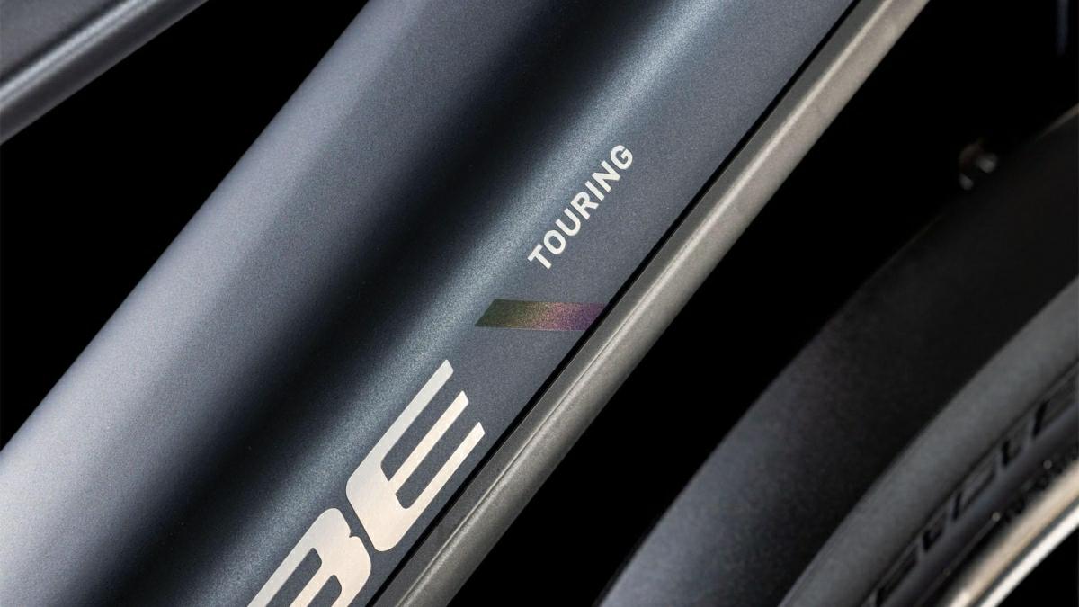 ROWER CUBE 28″ D TOURING HYBRID PRO 625 METALLICGRY/CHROME 50 CM 2025