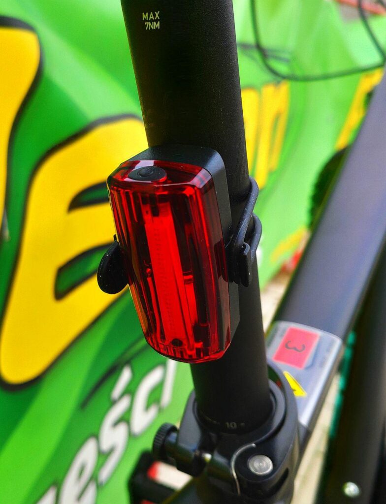 LAMPKA TYLNA 2K XC-326A