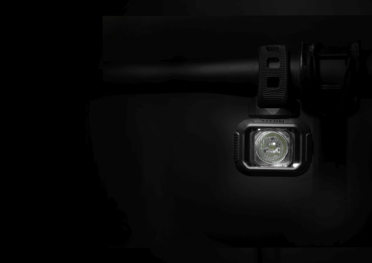LAMPKA ROWEROWA MOON PRZÓD TITAN MINI USB